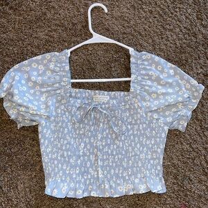 Puff sleeved daisy top